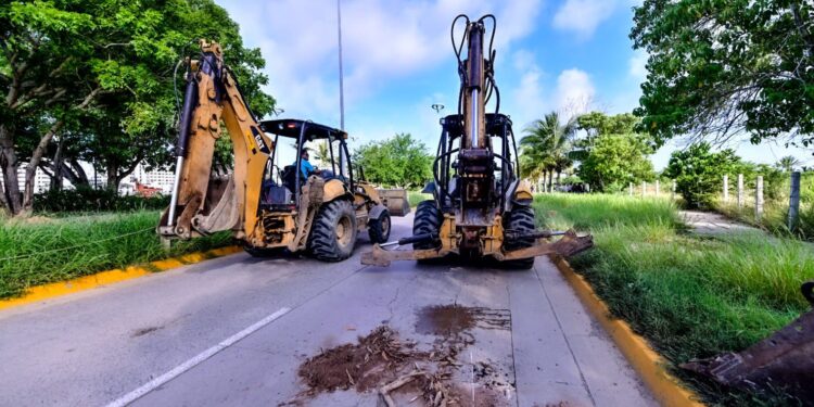 Derrames de aguas negras ya no es un tema de colectores, sino por la basura que la gente tira en calles y coladeras: Alcalde