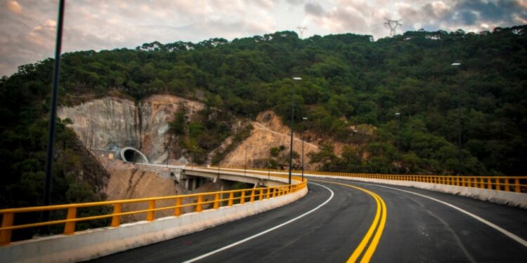Cierran a la circulación la autopista Mazatlán-Durango tras enfrentamientos de civiles armados