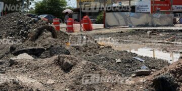 Automovilistas denuncian poca señalización por construcción del paso superior de la Colosio