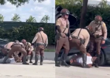 Policía que arrestó a Tyreek Hill, jugador de los Dolphins, es investigado y separado de su cargo