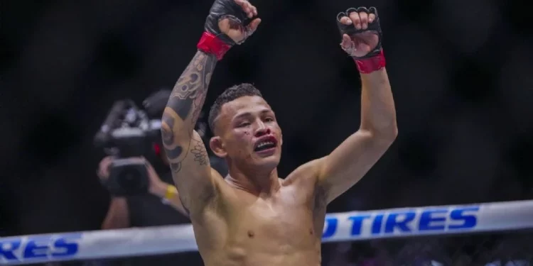 Ronaldo Rodríguez, un guerrero mexicano que tiene noche triunfal en la UFC tras vender gelatinas, dulces y hacerla de albañil