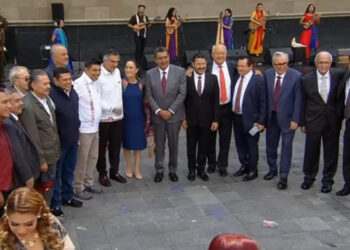 Asiste Rocha Moya al Sexto Informe de Gobierno del Presidente López Obrador