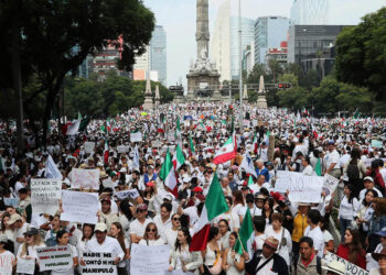 AMLO pide “no manipular” a estudiantes de Derecho que se manifiestan contra la reforma judicial