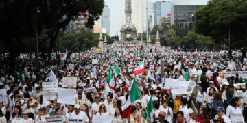 AMLO pide “no manipular” a estudiantes de Derecho que se manifiestan contra la reforma judicial