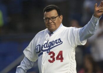 Hospitalizan de emergencia a Fernando Valenzuela: reportes