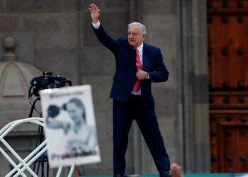 López Obrador afirma que México vive “una auténtica democracia” y “revirtió la decadencia”