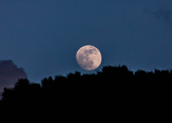 ¿Qué hay en el interior de la luna, según la ciencia?