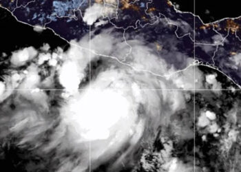 ‘John’ se fortalece a huracán categoría 1