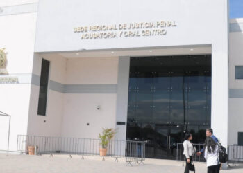Ignorando los argumentos de la defensa universitaria y actuando de manera parcial, un juez de control vincula de nuevo a proceso al doctor Jesús Madueña, así como a integrantes del Comité de Adquisiciones