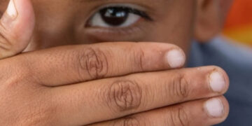 EE.UU. alerta de niños en México involucrados en cosecha de sustancias para hacer drogas