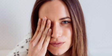 Esta es la razón por la que te tiembla el párpado de un ojo de forma involuntaria