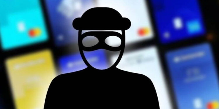 Cuidado con los 3 FRAUDES más recurrentes en cajeros: este es el modus operandi de los estafadores