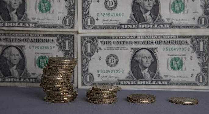 Peso roza las 20 unidades por dólar por avance de reforma judicial