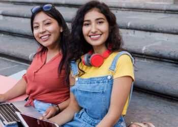 Estas son las carreras universitarias con más estudiantes mujeres en México en 2024