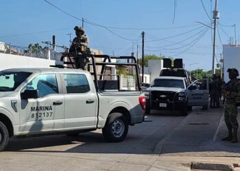Asegura fuerzas armadas armamento y equipo táctico en Culiacán