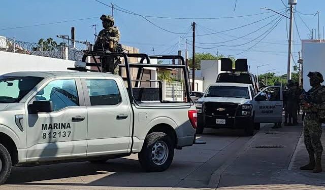 Asegura fuerzas armadas armamento y equipo táctico en Culiacán