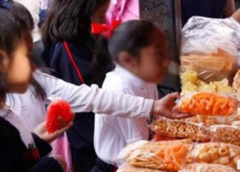 ¿Adiós a la comida chatarra en escuelas? Prohibirán venta de chilaquiles, quesadillas, tacos, postres caseros y otros alimentos