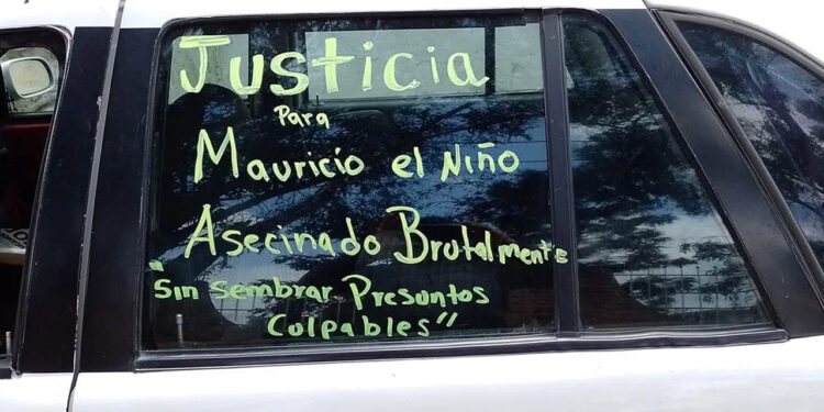 Hallan muerto a niño de 8 años tras robo del auto en el que viajaba