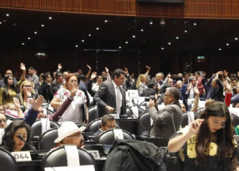 AMLO envía dos iniciativas al Congreso; plantea dar más financiamiento al Ejército y mayor control de armas