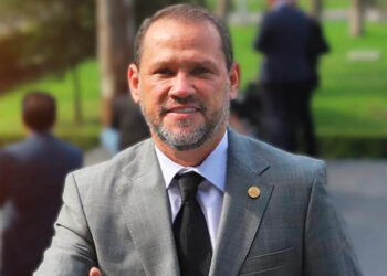 El misterioso caso del senador Barreda: su partido no sabe dónde está… pero Morena sí