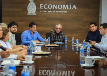 Exhorta Rocha a cámaras y asociaciones empresariales a mantener la actividad económica