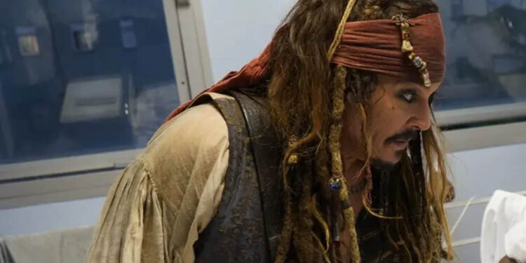 Johnny Depp regresó como Jack Sparrow para visitar a pacientes en hospital