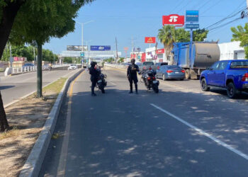 Tras persecución arrojan ponchallantas en Av. Lola Beltrán en Culiacán