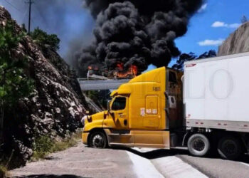 Continúa cerradan las carreteras libre y de cuota Durango – Mazatlán