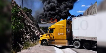 Continúa cerradan las carreteras libre y de cuota Durango – Mazatlán