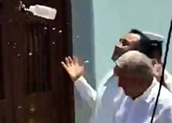 AMLO rechaza actuar contra quien le aventó una botella en Veracruz