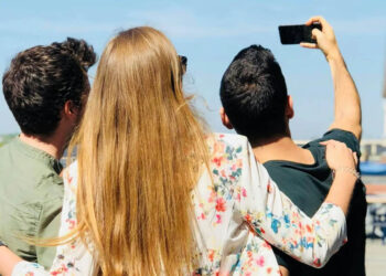 Prácticas seguras que debes tener en cuenta al publicar fotos en redes sociales