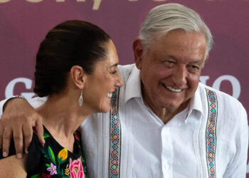 AMLO respalda postura de Sheinbaum de no invitar al rey de España a toma de posesión