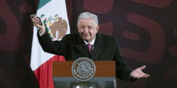 Ofrecieron 1 mdp por reloj de AMLO: “Me emocioné porque sabía que lo iba abrazar”
