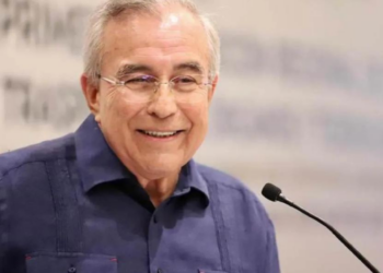 “¿Y el Rochaaa?”: pasajeros de vuelo comercial corean al gobernador la pregunta que toda Sinaloa se hace | VIDEO