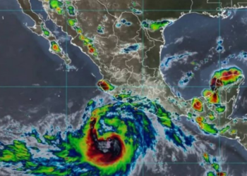 Baja presión remanente y vaguada monzónica azotarán con fuertes lluvias estos estados