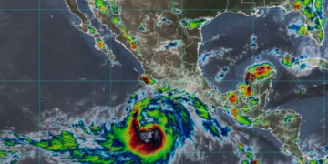 Baja presión remanente y vaguada monzónica azotarán con fuertes lluvias estos estados