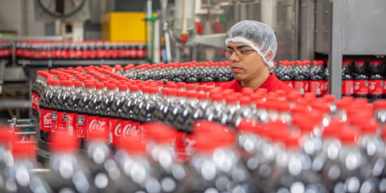 ¡Con las cocas no! Aplica Coca-Cola segundo aumento de precios a productos en 2024; está por debajo de la inflación dice Femsa