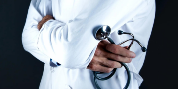 Gobierno contratará a 21 mil 500 médicos y enfermeras para programa “Salud Casa por Casa”