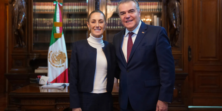 Sheinbaum dialoga con el líder del CCE sobre inversiones