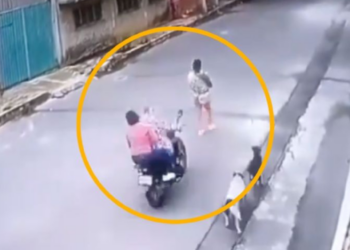 “¿Por qué no va por la banqueta?”, culpan a mujer que fue atropellada con su bebé por motociclistas en Chalco