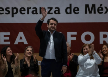 López Beltrán aparece por primera vez como secretario de Morena