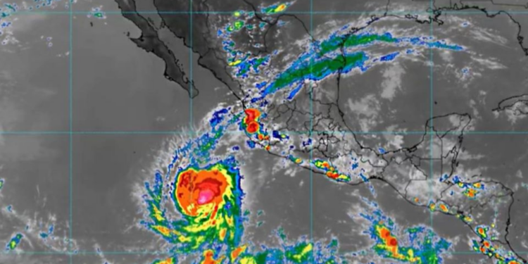 Huracán Kristy se intensifica rápidamente a categoría 3: ¿Afectará playas de México?