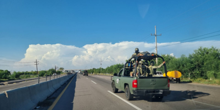 Camioneta despojada en la Maxipista Mazatlán-Culiacán era de la Comisionado de Búsqueda de Personas Desaparecidas del Estado