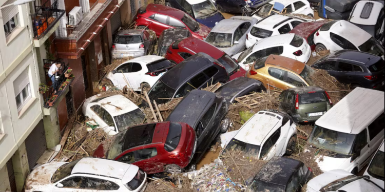 Devastadoras inundaciones en España dejan impactantes imágenes; suman más de 90 muertos