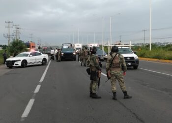 Localizan dos cuerpos sin vida en la Maxipista Mazatlán-Culiacán