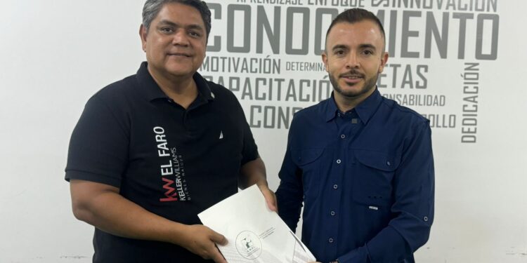 Óscar Tirado Bernal se registró como candidato a la vicepresidencia de AMPI Mazatlán.