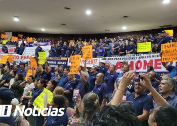 Policías se manifiestan en el Congreso de Sinaloa