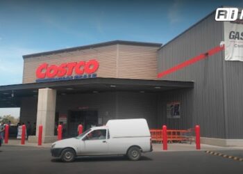 Se resguarda en tienda muy conocida de Culiacán y evita el robo de su automóvil