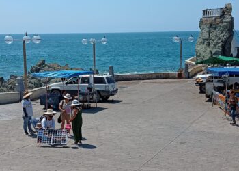 Vendedores de playa buscan solución tras acercamiento con Semarnat