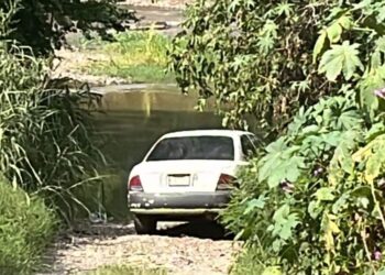 Localizan hombre sin vida adentro de un automóvil en El Barrio en Culiacán